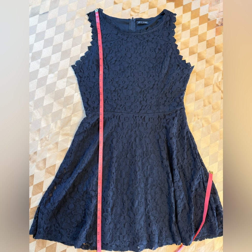 Elegant Black Lace Dress - Picture 6 of 9
